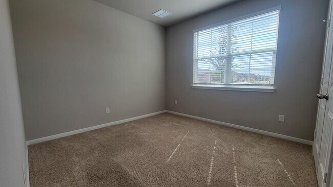 Building Photo - 487 Apache Plum Dr