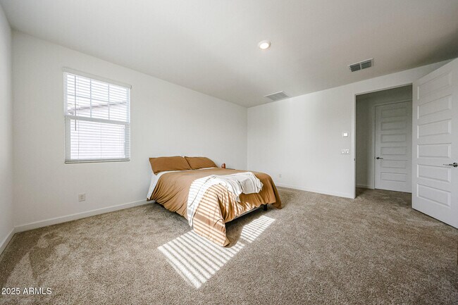 Building Photo - 8334 E Paloma Ave