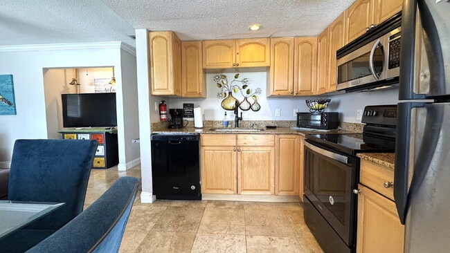 Building Photo - 506 University Blvd