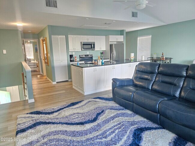 Building Photo - 0000 Pineapple Ave