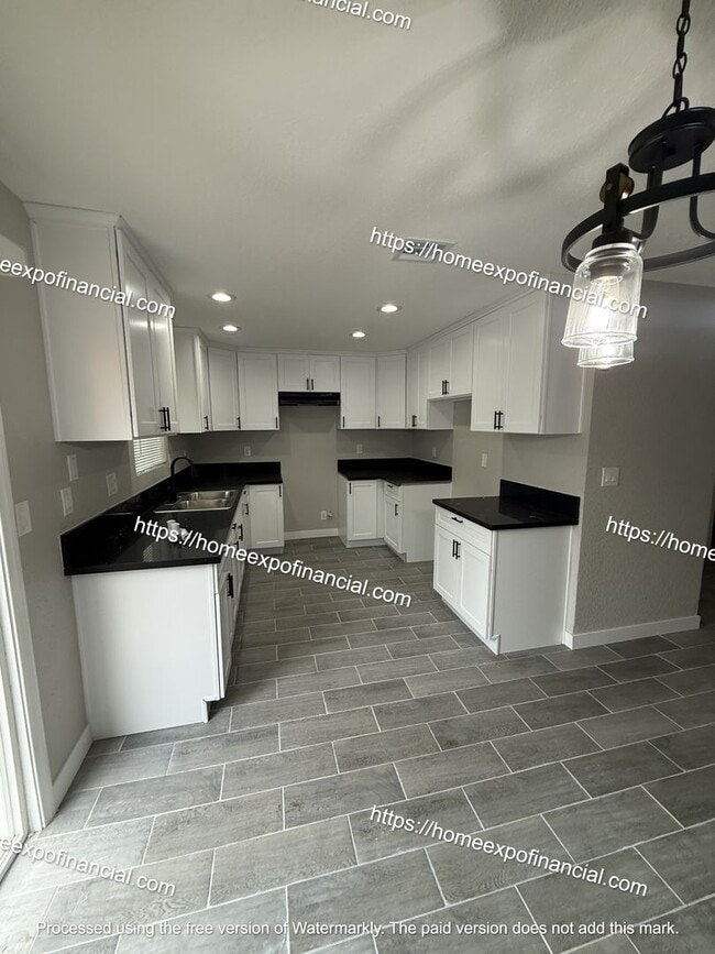 Building Photo - Nice Home For Rent