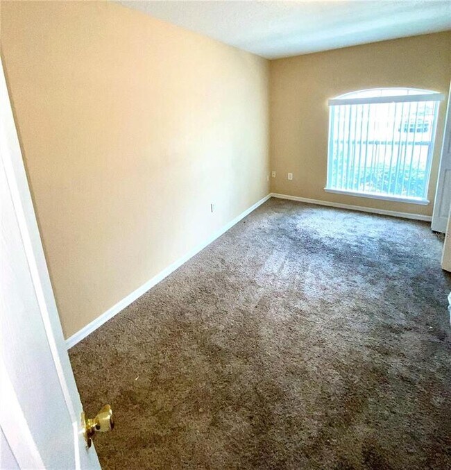 Building Photo - 243 Royal Palm Dr