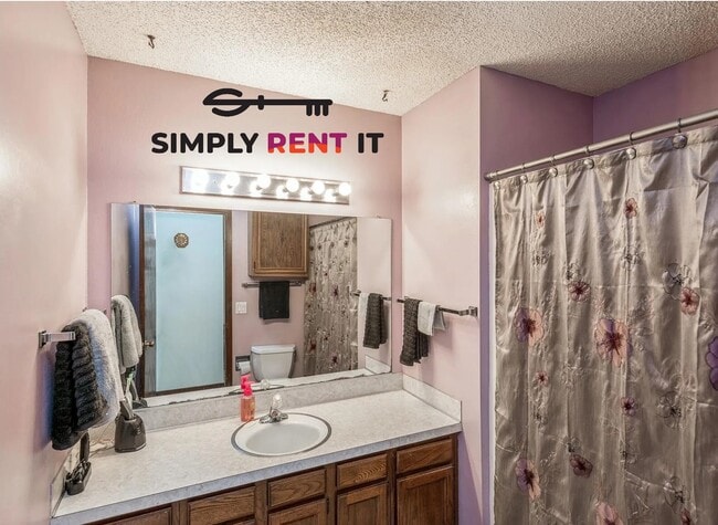 Building Photo - 3 Bedroom With 2 Car Garage, Outskirts of Ames, Available Now