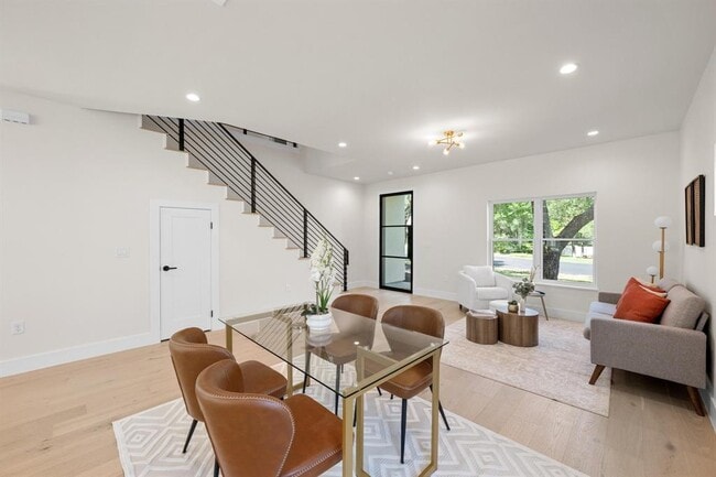 Building Photo - 13 Autumn Oaks Dr