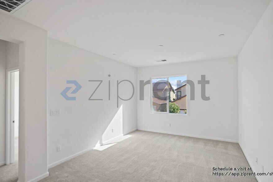 Building Photo - 2342 Augusta Ave