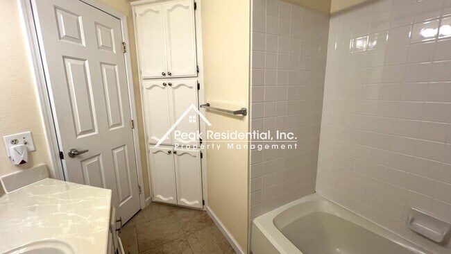 Building Photo - 402 Harlow Ct