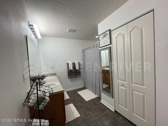 Building Photo - 15366 Bareback Dr