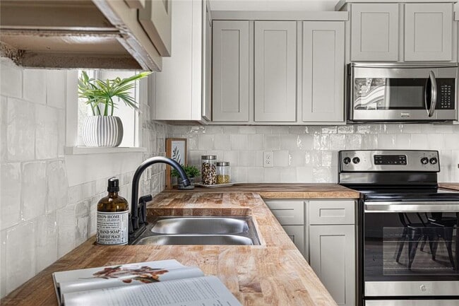 Building Photo - 710 S Pearl St