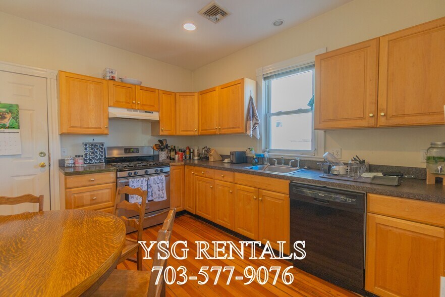 Building Photo - 102 Cypress St