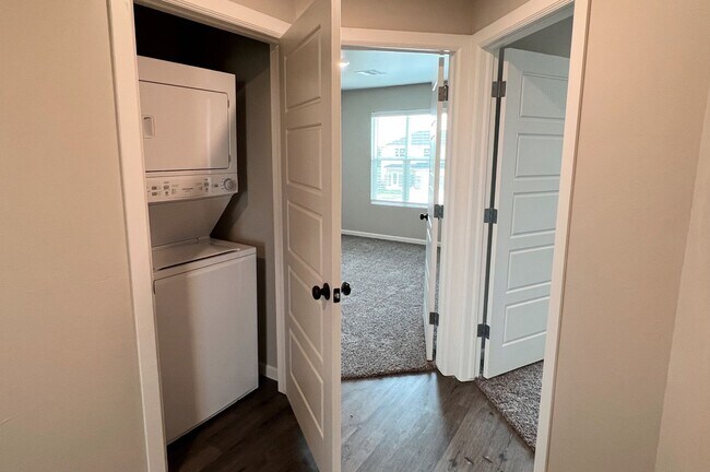 Building Photo - Townhome For Rent NW OKC!