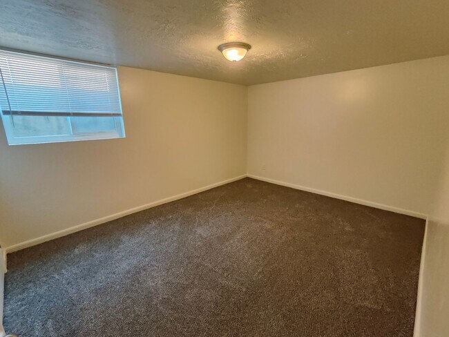 Building Photo - 6 W 1400 S