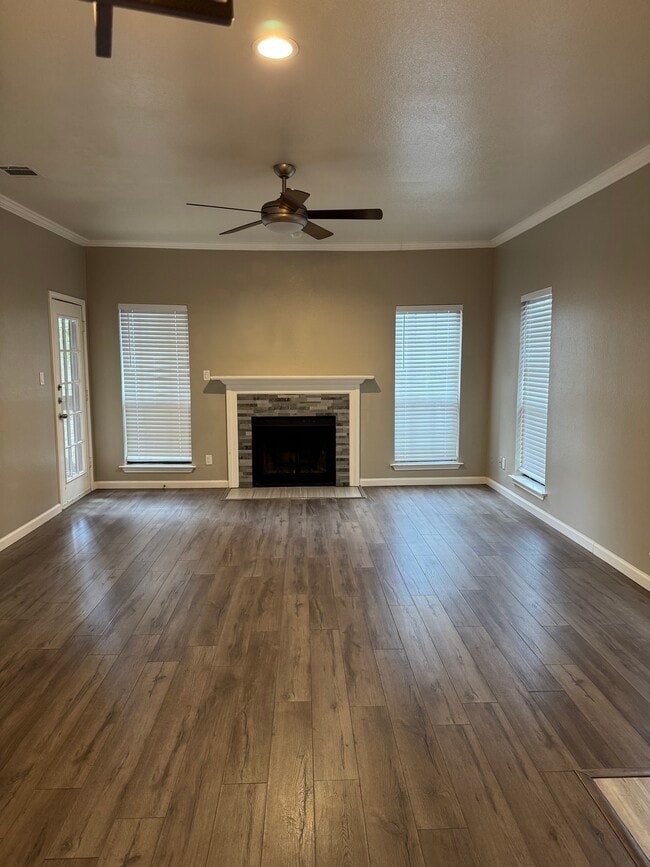 Building Photo - 11839 Parliament St