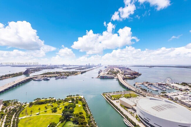 Building Photo - 900 Biscayne Blvd