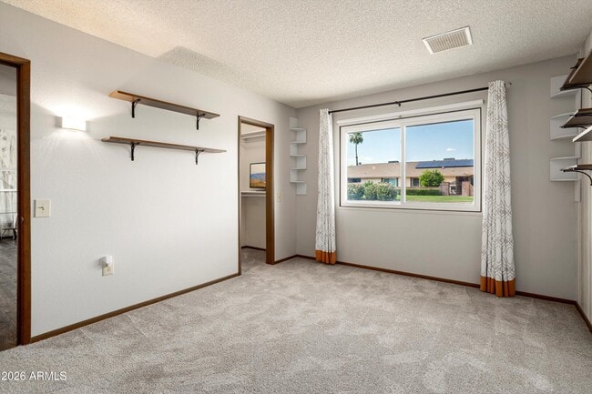 Building Photo - 12543 W Parkwood Dr