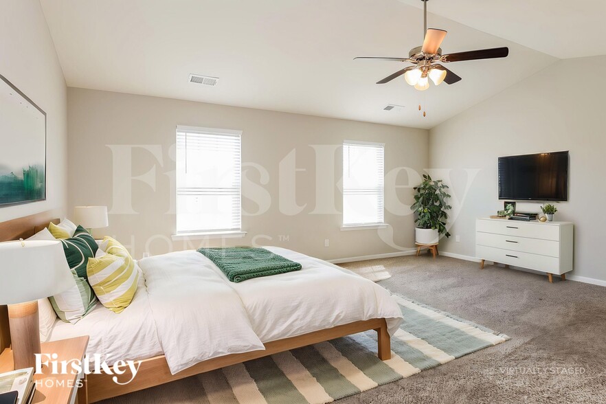 Building Photo - 109 Longleaf Dr