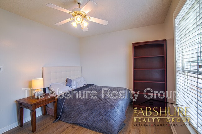 Building Photo - 7604 Lilly Pond Ln
