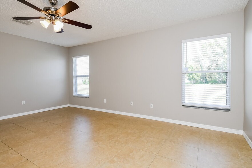 Building Photo - 653 Cotulla Dr