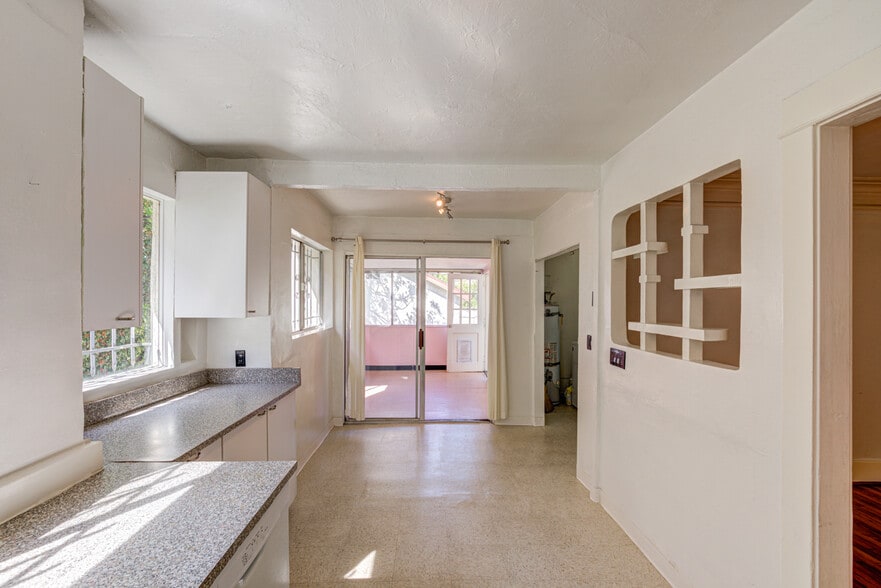 Building Photo - 835 N Ogden Dr