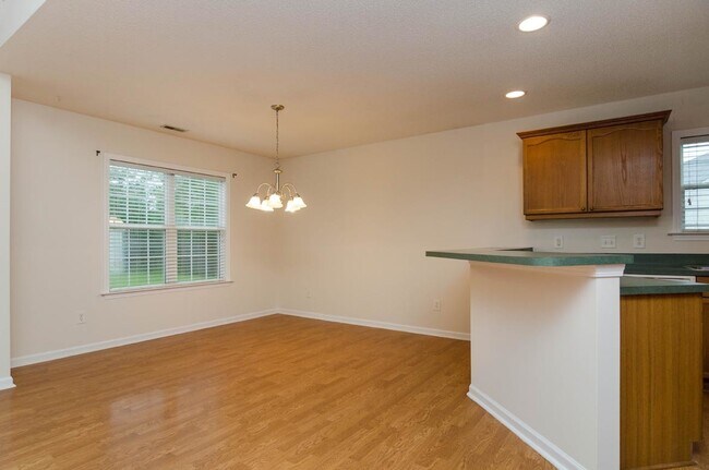 Building Photo - 7511 Old Oak Rd