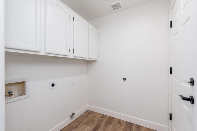 Building Photo - 908 S Manzanita Dr