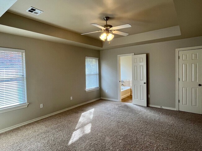 Building Photo - Wonderful 4 bed, 2 bath 3 car in Falcon Ri...