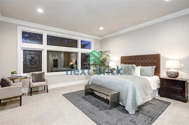 Building Photo - Luxurious 5-Bed, 5-Bath Oasis in Bellevue's Prime Location!