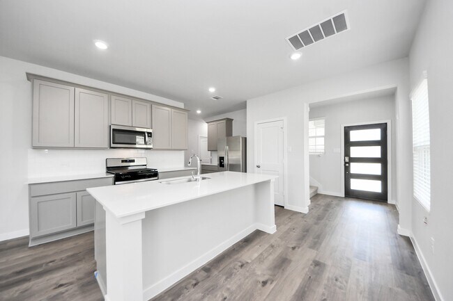 Building Photo - 135 Alset Dr