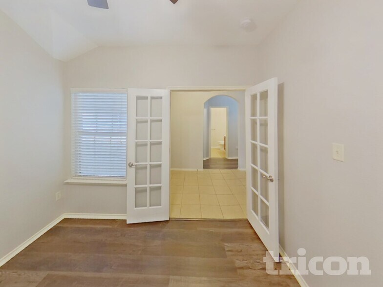 Building Photo - 825 Bens Dr