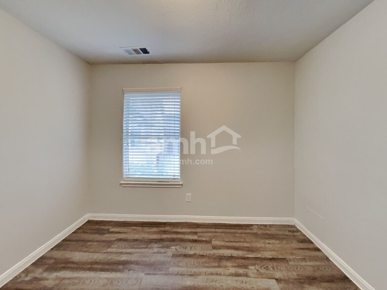 Building Photo - 18007 Oakloch Ct