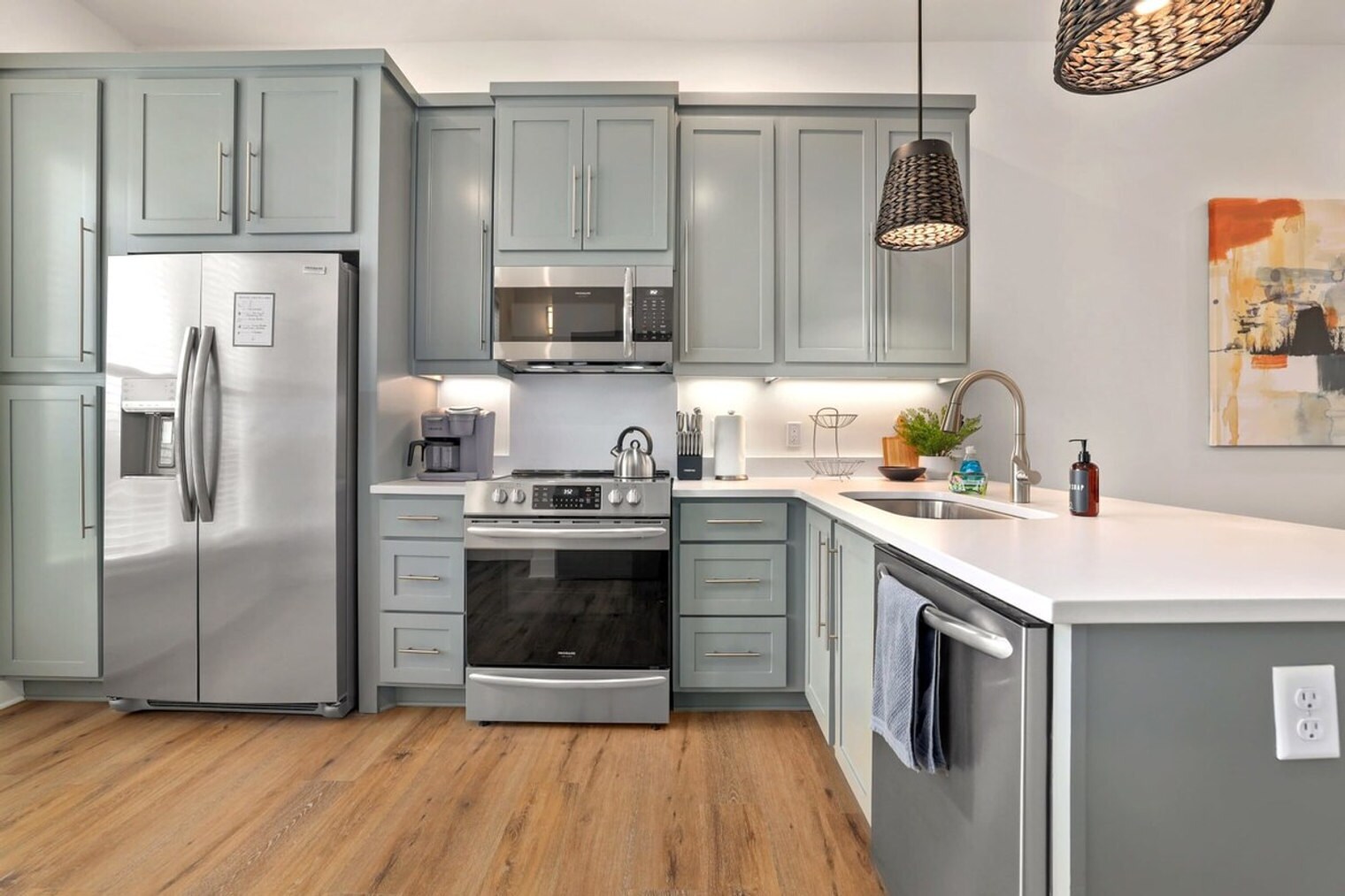 Building Photo - 372 S Hill Ave