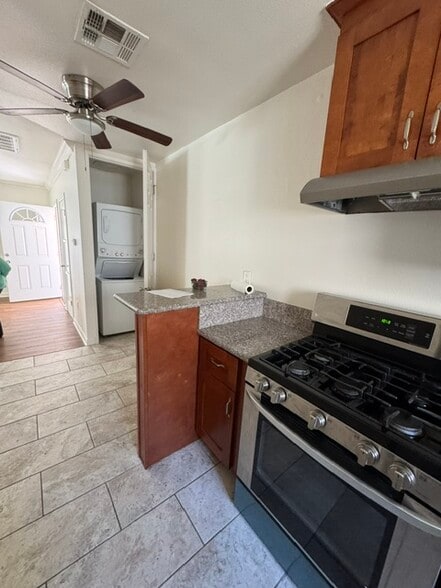 Kitchen - 11029 Hesby St
