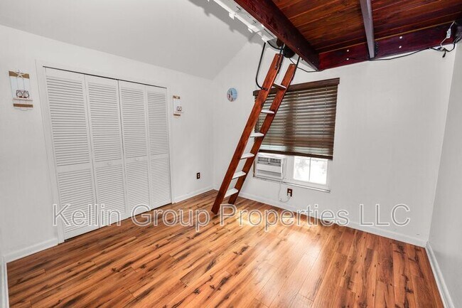 Building Photo - 9934 Peninsular Dr
