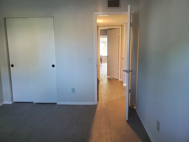 Second Bedroom - 2416 Wrld Pkwy Blvd