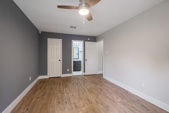 Building Photo - 8900 Pocono Cove