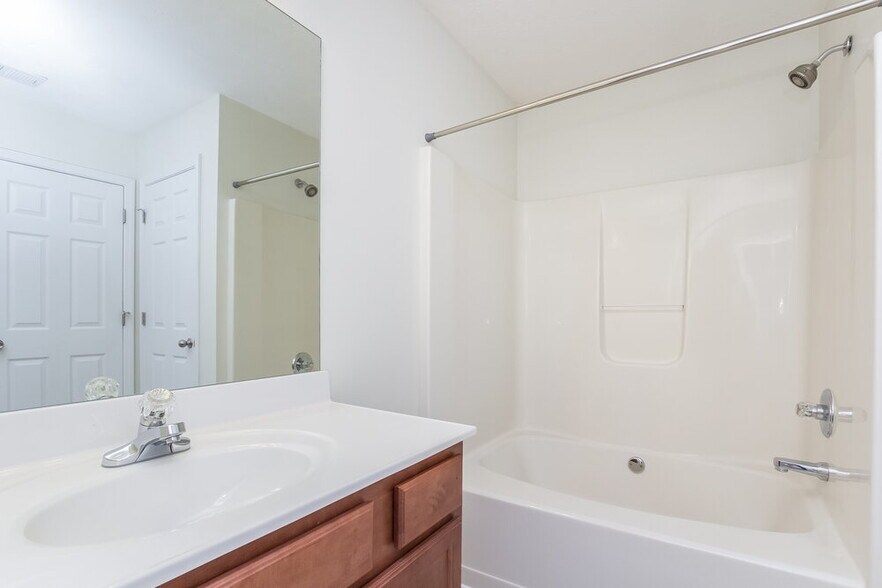 Building Photo - 815 Forsythia Way