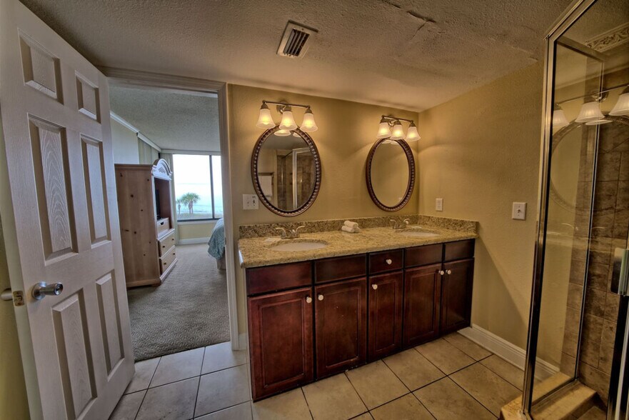 Building Photo - 7205 Thomas Dr