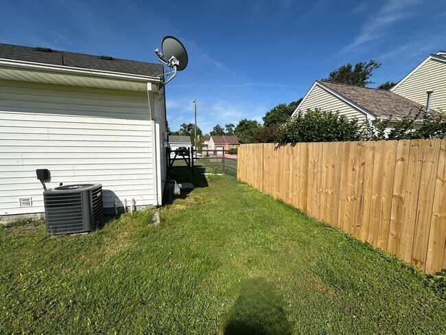 Building Photo - Lovely Ranch in Grassfield School District!