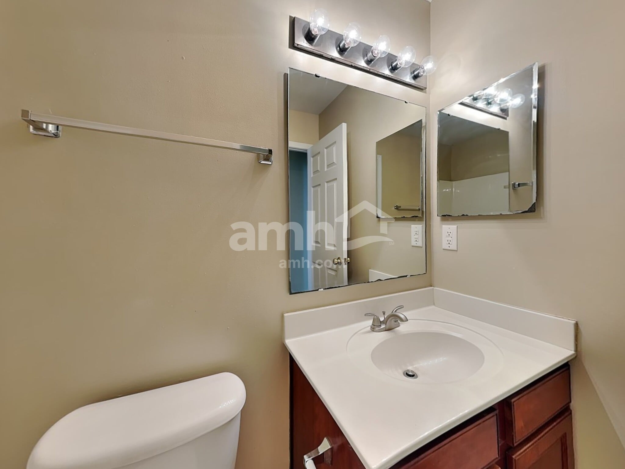 Building Photo - 116 Golden Valley Dr