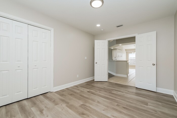 Building Photo - 2614 Vinedale Ave