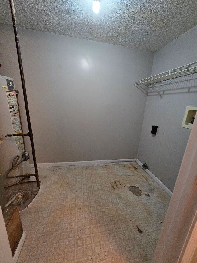 Building Photo - 2200-2202 Parks Edge