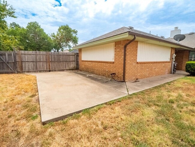 Building Photo - 3201 Creekwood Ct