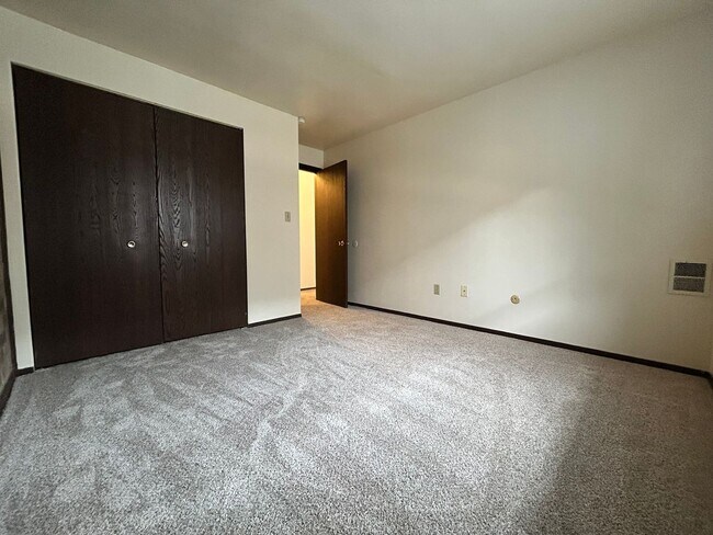 Building Photo - 602 Kellywood Manor