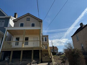 Building Photo - 4 BEDROOM HOME AVAILABLE NOW!!