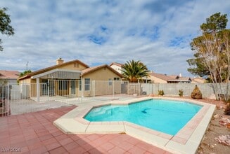 Building Photo - 2300 Steinke Ln