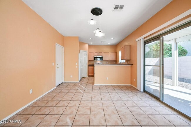Building Photo - 2621 E Waterview Ct