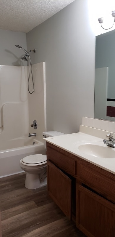 Building Photo - 618 W Horah St