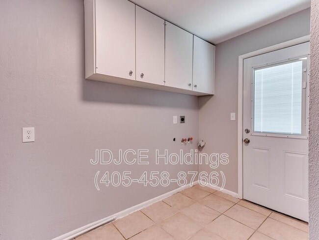 Building Photo - 513 E Northrup Dr