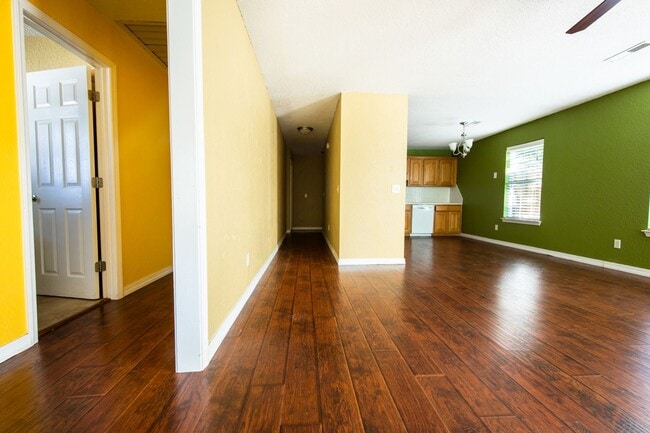 Building Photo - Great House in Perfect Location