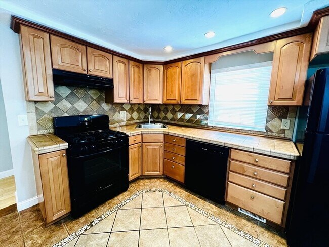 Building Photo - 199 Andover St