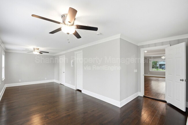 Building Photo - 2207 Saxon Dr